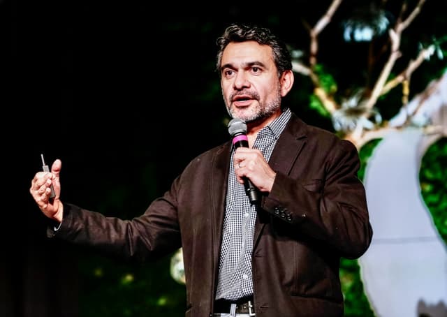 Arturo Coto speaking